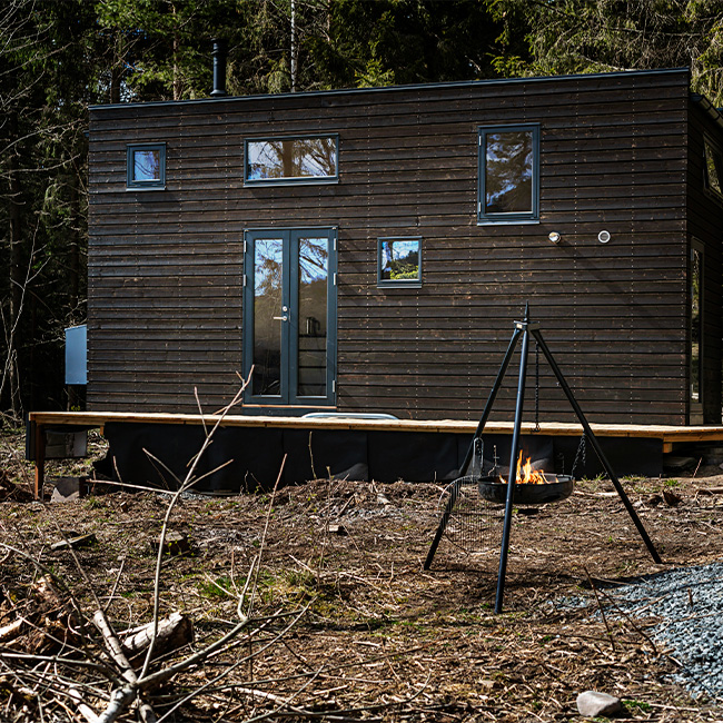Minihus med vinduer og dører fra Skanva