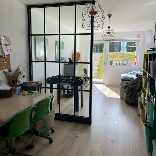 Barnerom med glassveg